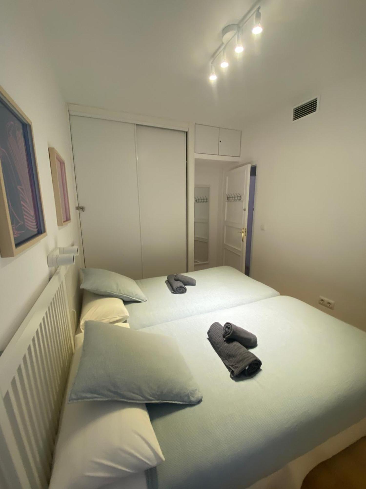 2 Bedroom Virgen De Begona Sevilla Exterior foto